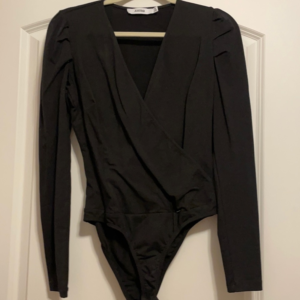 Cross body bodysuit. Black. Size M